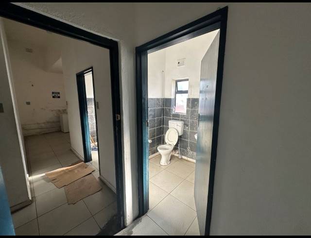2,468M² WAREHOUSE TO LET IN PAARDEN EILAND
